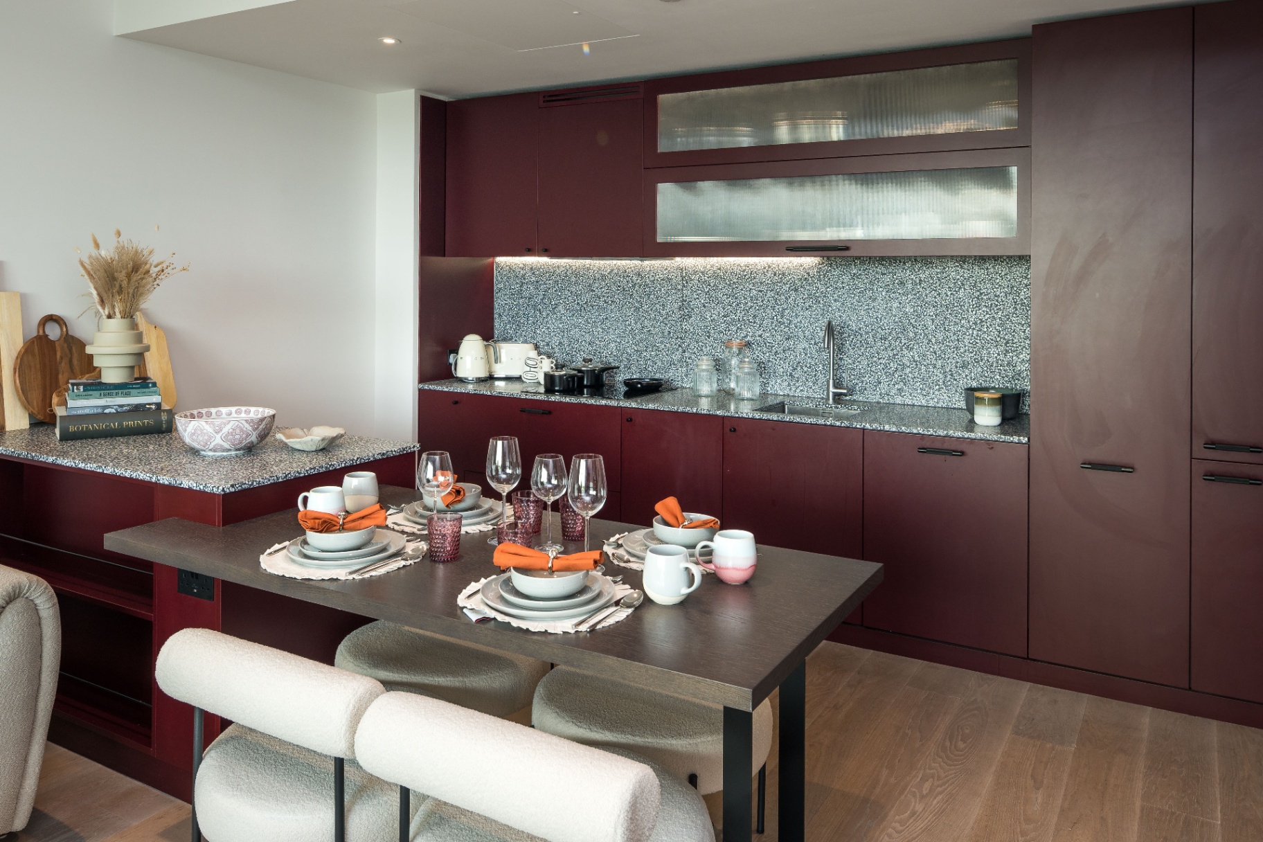 London Retreat staging detail 3