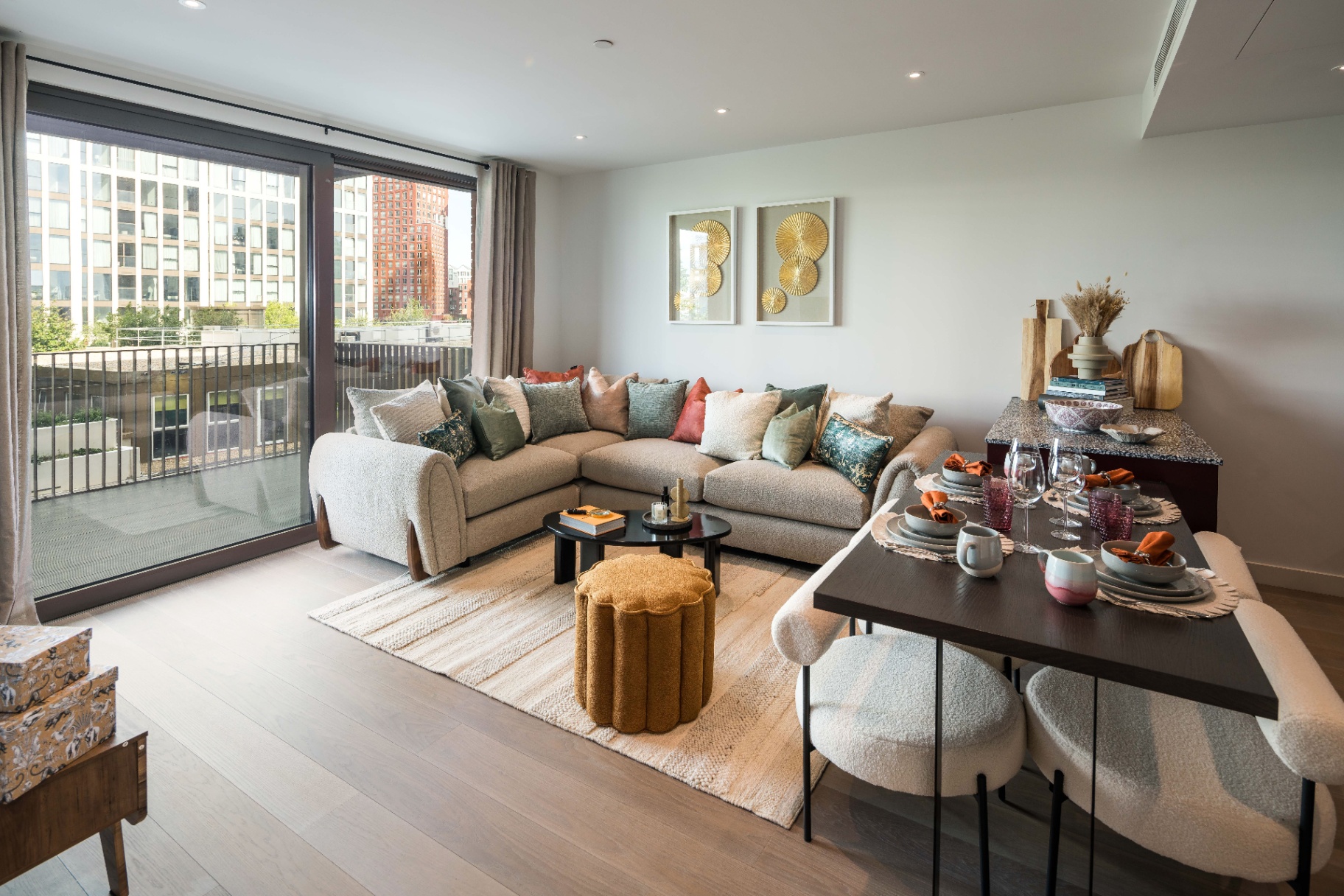London Retreat staging detail 1